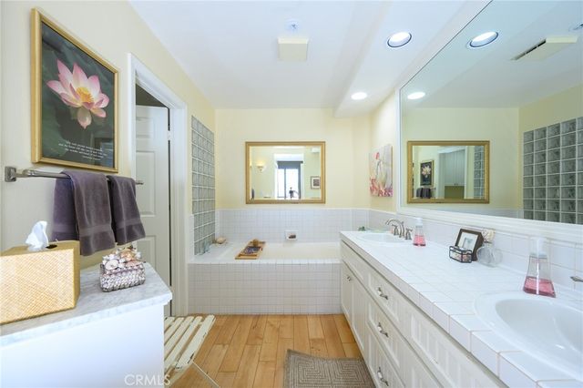 2243 Martin 211, Irvine, CA 92612