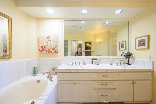 2243 Martin 211, Irvine, CA 92612