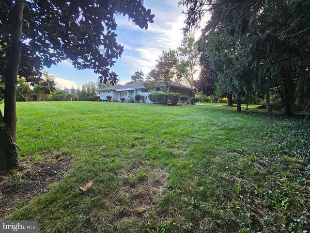 247 ROBBINSVILLE EDINBURG RD, Princeton Junction, NJ 08550