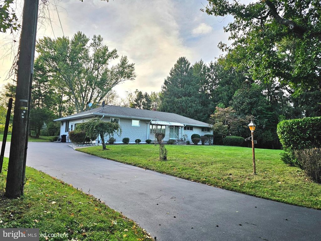 247 ROBBINSVILLE EDINBURG RD, PRINCETON JUNCTION, NJ 08550 — exterior