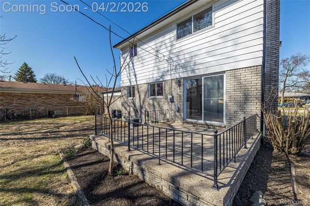 22640 Cedar Court, Hazel Park, MI 48030