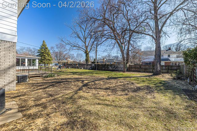 22640 Cedar Court, Hazel Park, MI 48030