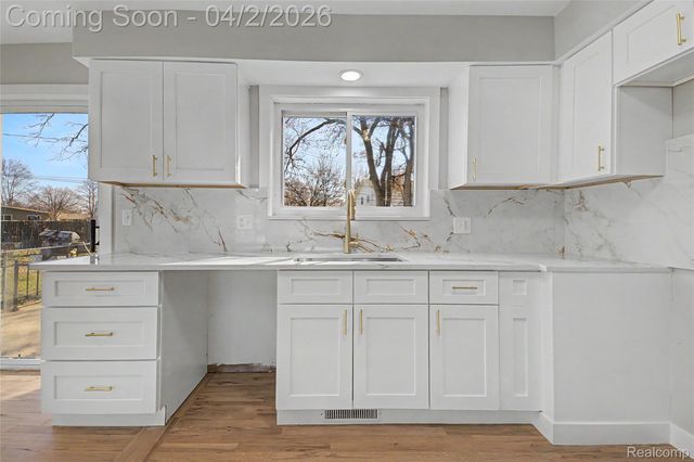 22640 Cedar Court, Hazel Park, MI 48030