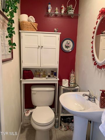 1102 Broad St Street, Elizabethton, TN 37643