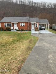 1102 Broad St Street, Elizabethton, TN 37643