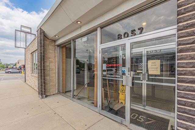 8057 N Milwaukee Avenue, Niles, IL 60714