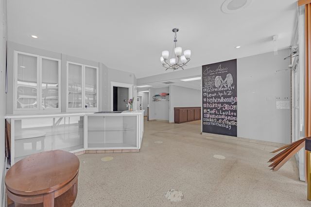 8057 N Milwaukee Avenue, Niles, IL 60714