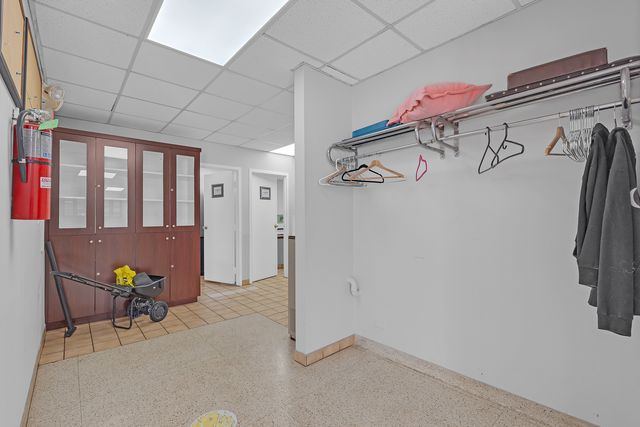 8057 N Milwaukee Avenue, Niles, IL 60714
