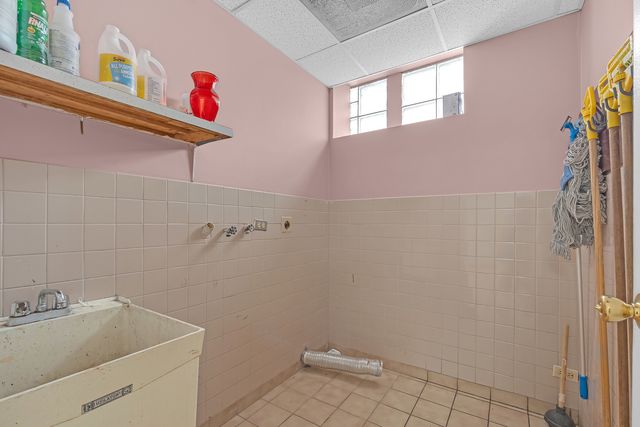 8057 N Milwaukee Avenue, Niles, IL 60714