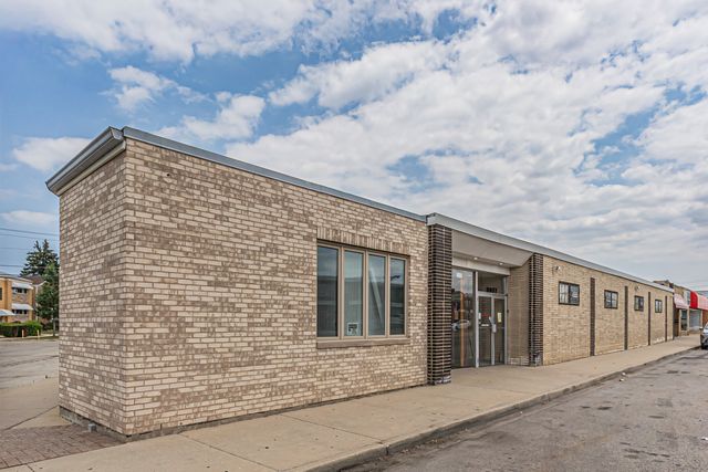 8057 N Milwaukee Avenue, Niles, IL 60714