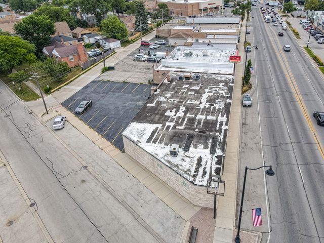 8057 N Milwaukee Avenue, Niles, IL 60714