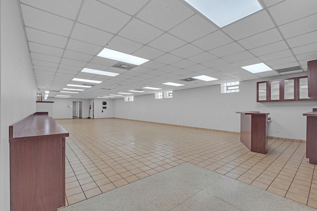8057 N Milwaukee Avenue, Niles, IL 60714