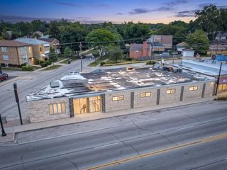 8057 N Milwaukee Avenue, Niles, IL 60714