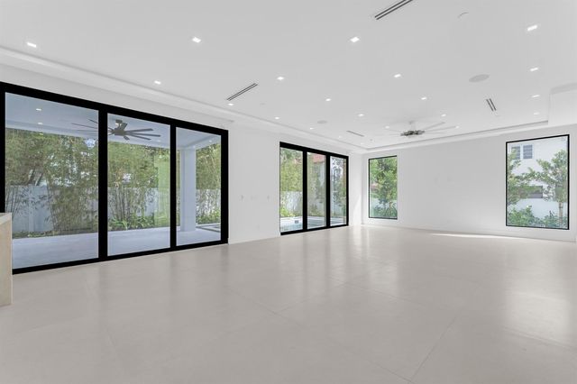 913 Denery Lane, Delray Beach, FL 33483
