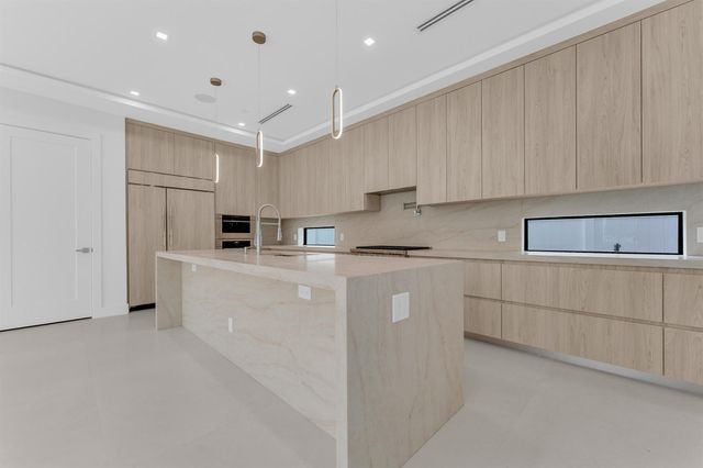 913 Denery Lane, Delray Beach, FL 33483