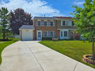 1426 Walnut Circle, Carol Stream, IL 60188