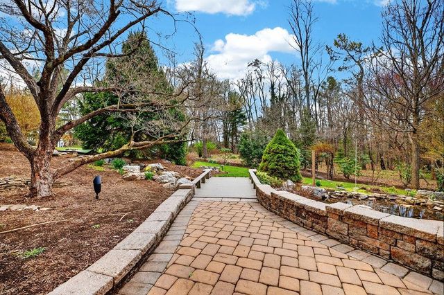 5 TRACE DR, Staunton, VA 24401