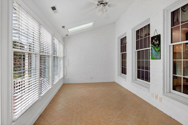 5 TRACE DR, Staunton, VA 24401