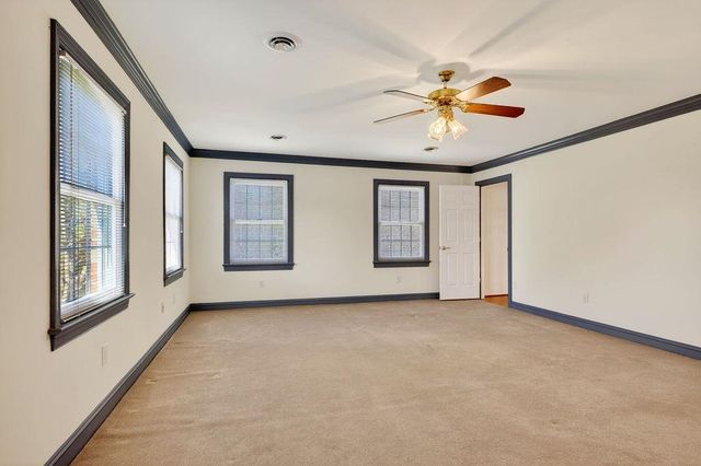 5 TRACE DR, Staunton, VA 24401