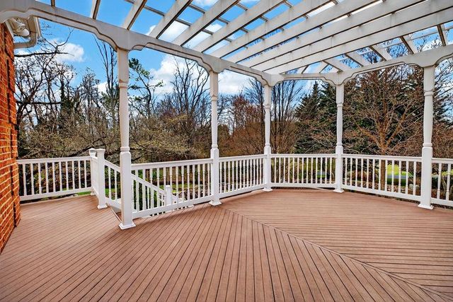 5 TRACE DR, Staunton, VA 24401