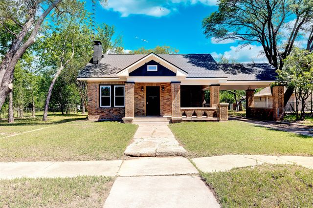 506 W San Saba Street, Wortham, TX 76693