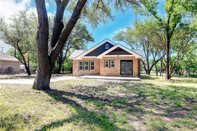 506 W San Saba Street, Wortham, TX 76693