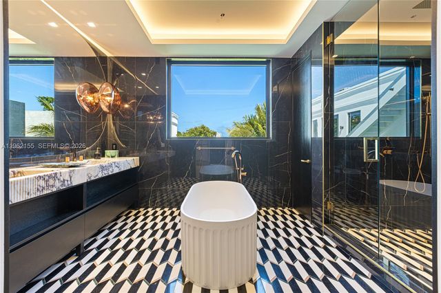 2499 N Meridian Avenue, Miami Beach, FL 33140
