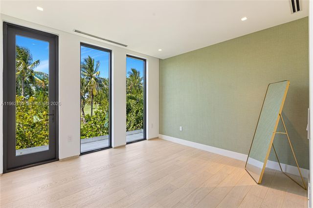 2499 N Meridian Avenue, Miami Beach, FL 33140