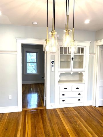 281 Belgrade Ave 3, Boston, MA 02131