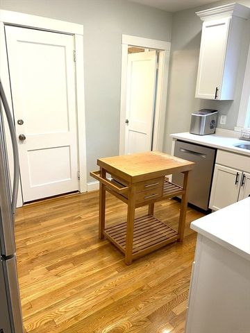 281 Belgrade Ave 3, Boston, MA 02131