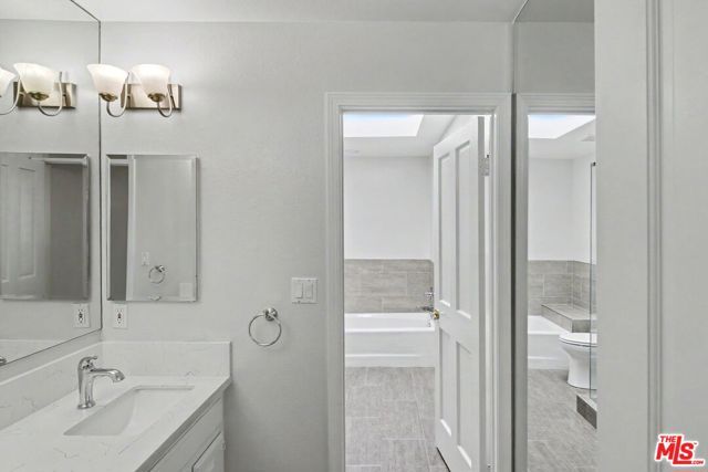 1242 Berkeley Street 10, Santa Monica, CA 90404