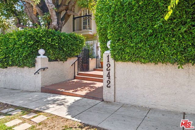 1242 Berkeley Street 10, Santa Monica, CA 90404