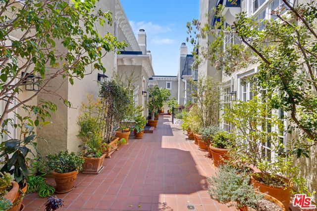 1242 Berkeley Street 10, Santa Monica, CA 90404