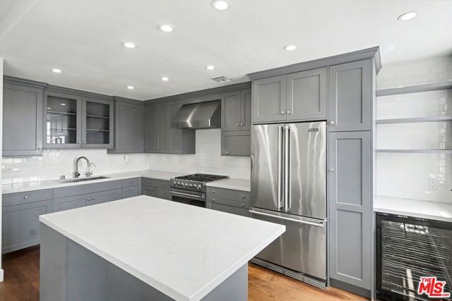 1242 Berkeley Street 10, Santa Monica, CA 90404