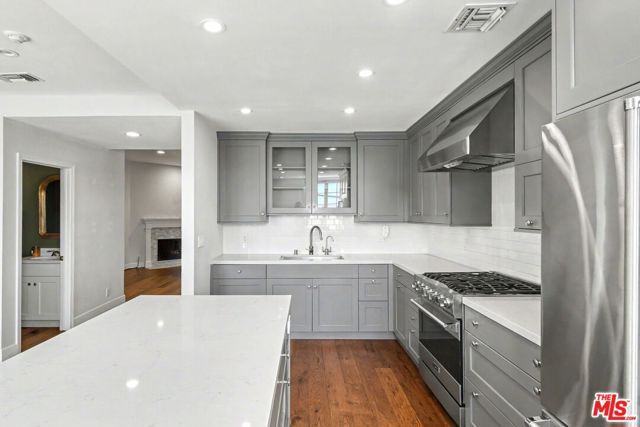 1242 Berkeley Street 10, Santa Monica, CA 90404