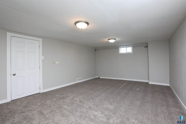 609 N Sherman Ave Avenue, Sioux Falls, SD 57103