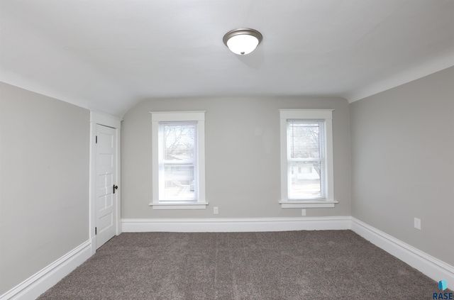 609 N Sherman Ave Avenue, Sioux Falls, SD 57103