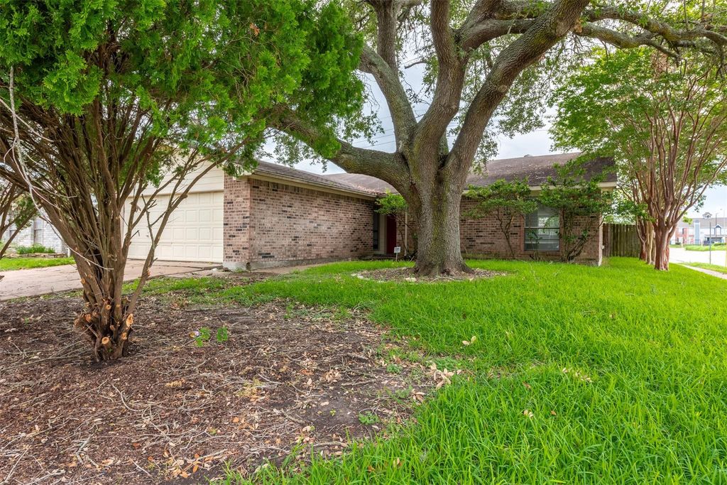 15702 Mendocino Drive, Houston, TX 77083