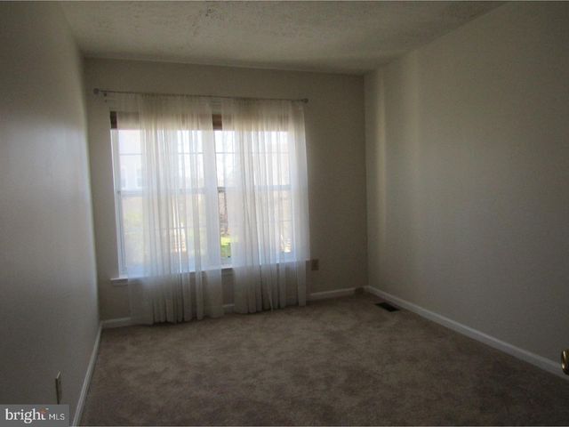 421 WOODSTOCK LN, Wilmington, DE 19808