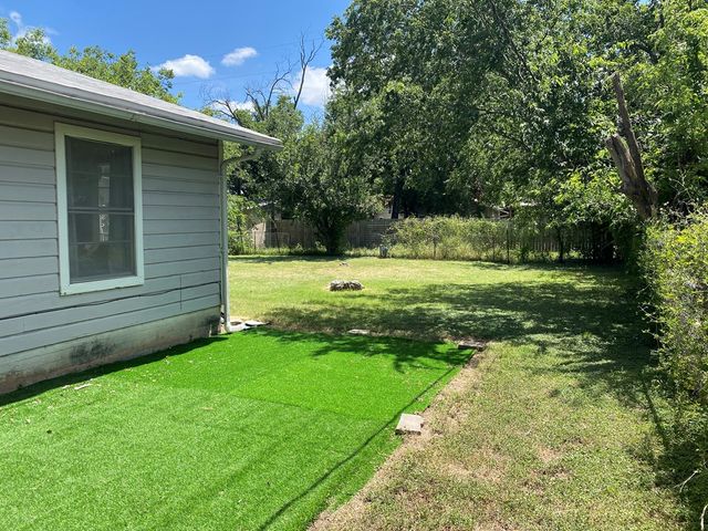 421 Lake Dr, Kerrville, TX 78028