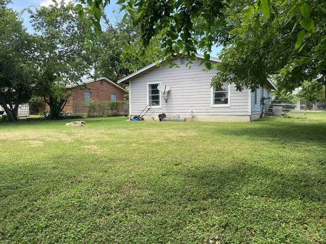 421 Lake Dr, Kerrville, TX 78028