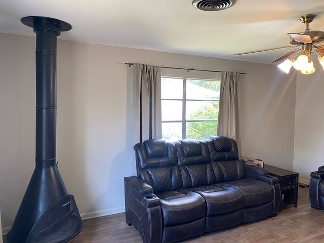 421 Lake Dr, Kerrville, TX 78028