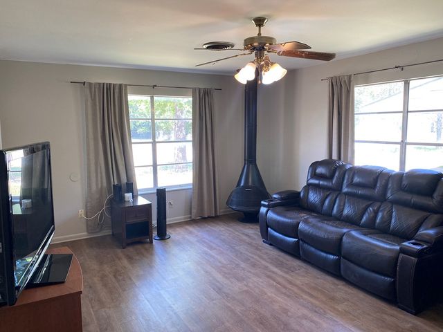 421 Lake Dr, Kerrville, TX 78028