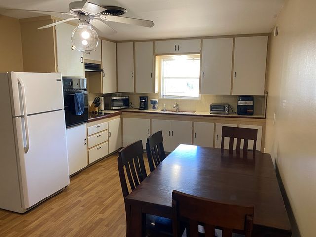 421 Lake Dr, Kerrville, TX 78028