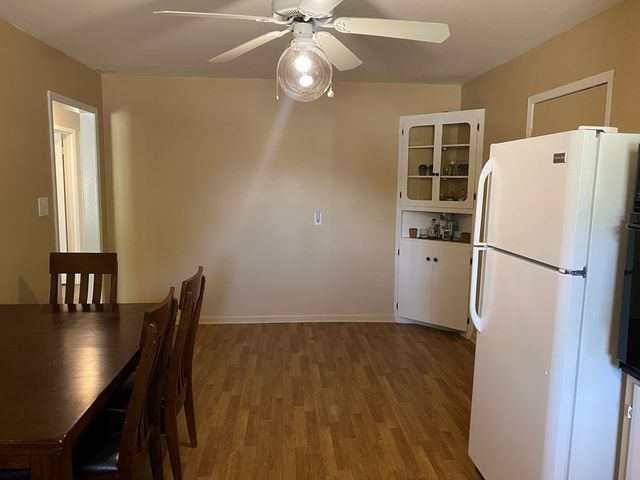 421 Lake Dr, Kerrville, TX 78028