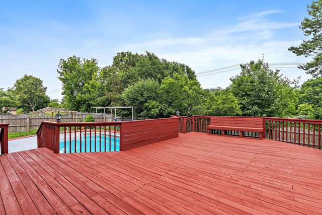 25 Magnolia Drive, Streamwood, IL 60107