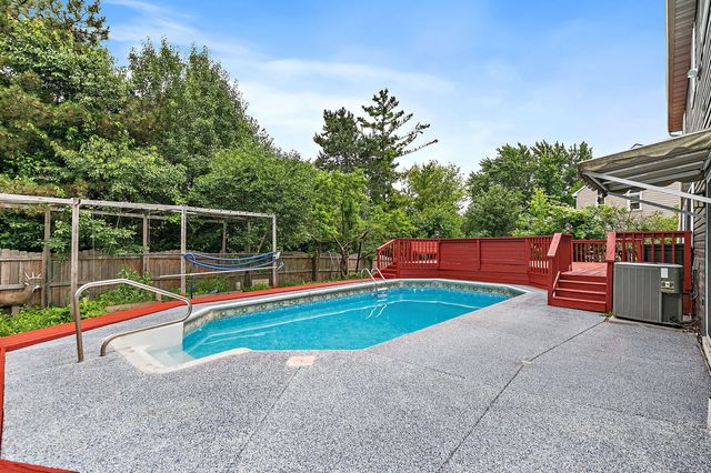 25 Magnolia Drive, Streamwood, IL 60107