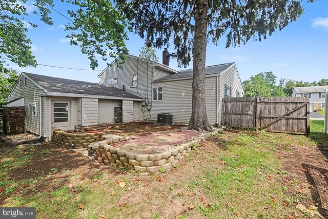 128 HENRY RD, Enola, PA 17025