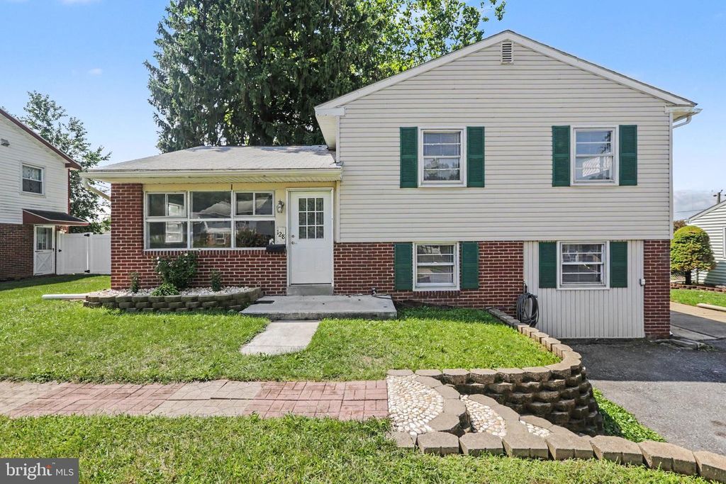 128 HENRY RD, Enola, PA 17025
