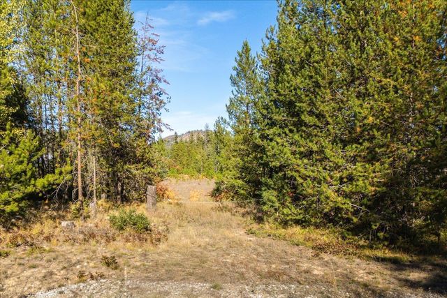 NKA Coyote Trail Trl, Newport, WA 98156